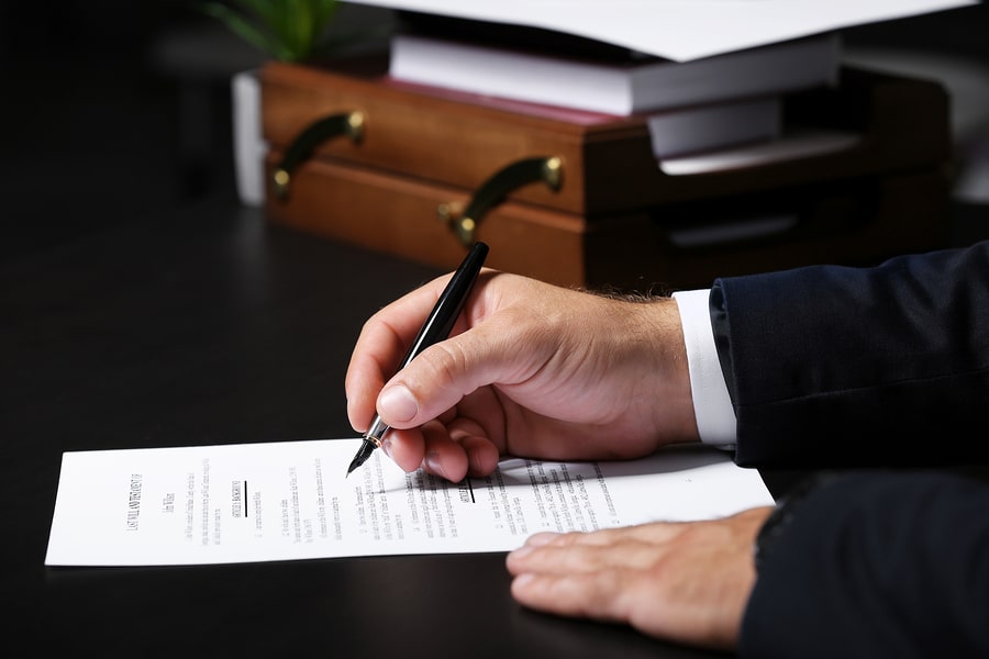Pflichtteil: Anspruch des Pflichtteilsberechtigten auf Vorlage eines notariellen Nachlassverzeichnisses - Dürftigkeitseinrede des Erben